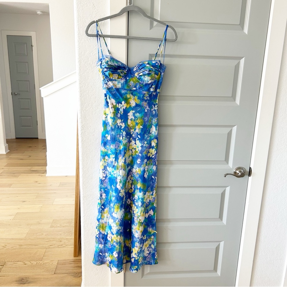 New ASTR Florianne Floral Satin Midi Dress Revolve - Picture 4 of 6